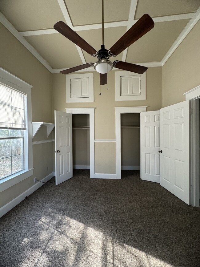 Building Photo - 302 N Burleson St