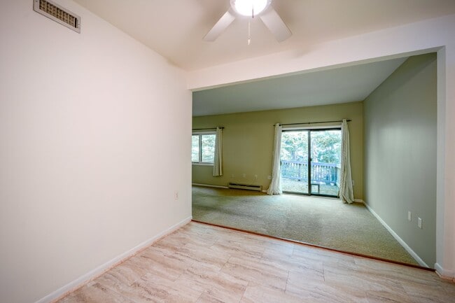 Building Photo - Renovated townhouse backing to trees with loads of privacy!