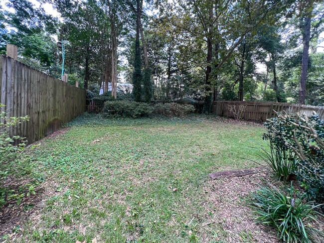 Building Photo - 2/1.5 Pet Friendly House With Fenced Yard ...