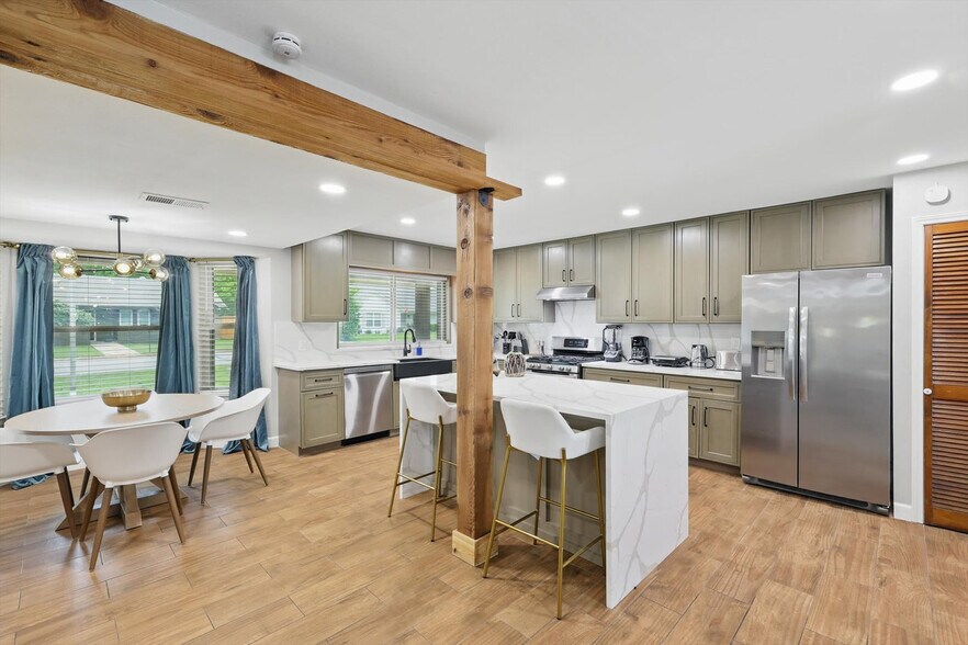 Building Photo - 6333 Tosca Dr