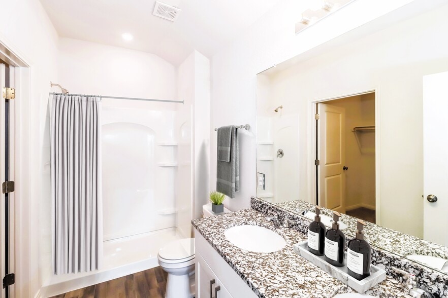 Building Photo - 112 Rustic Trce