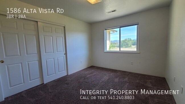 Building Photo - 1586 Alta Vista Rd