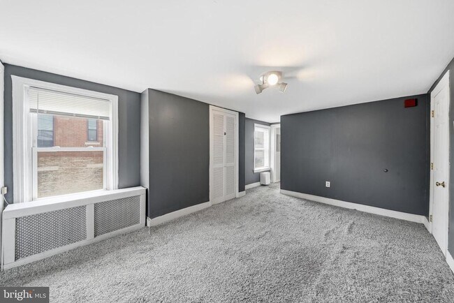 Building Photo - 924 S 10th St