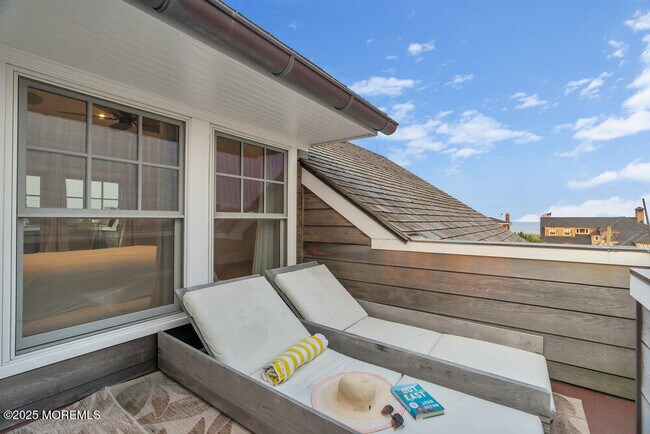 Building Photo - 985 Ocean Ave