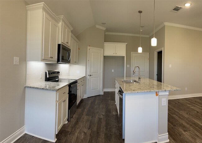 Building Photo - 704 Tippit Ln
