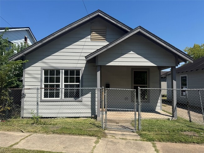 Primary Photo - 3231 Holman St