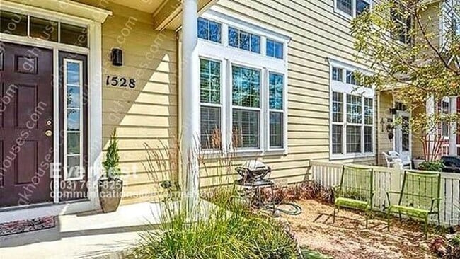 Building Photo - Gorgeous 3-Bedroom Townhouse Retreat with ...