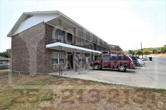 Building Photo - Charming 2-bed, 1-bath now available for r...