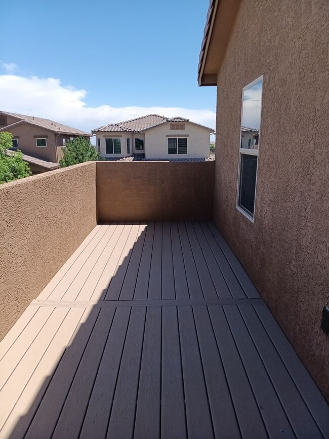 Building Photo - 5 Bedroom, 3 Bathroom Home! Schedule a Showing Today!