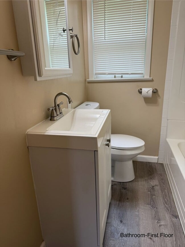 Building Photo - Newly Renovated - Spacious 4 Bedroom - 2 B...