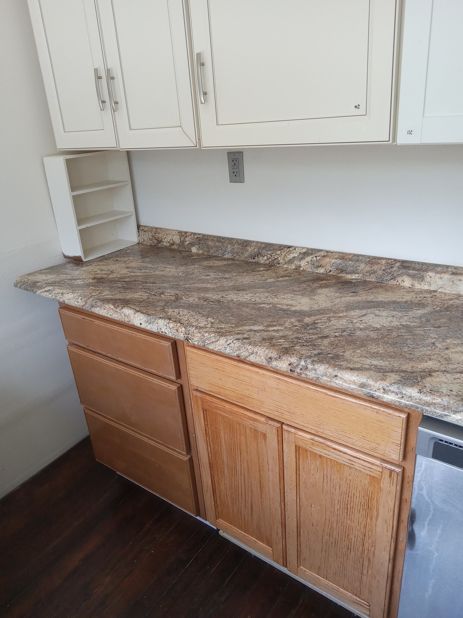 Apt 4 - kitchen - 523 E State St