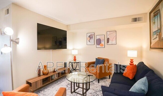 Building Photo - 5301 E Waverly Dr