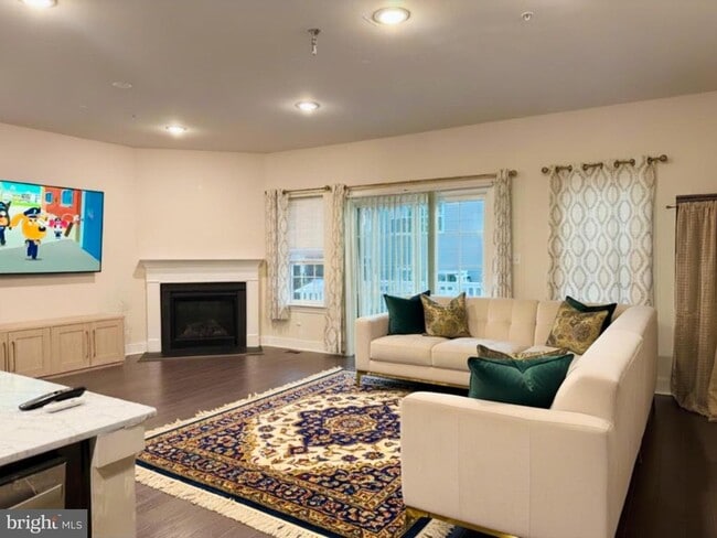 Building Photo - 16 Lochiel Ln