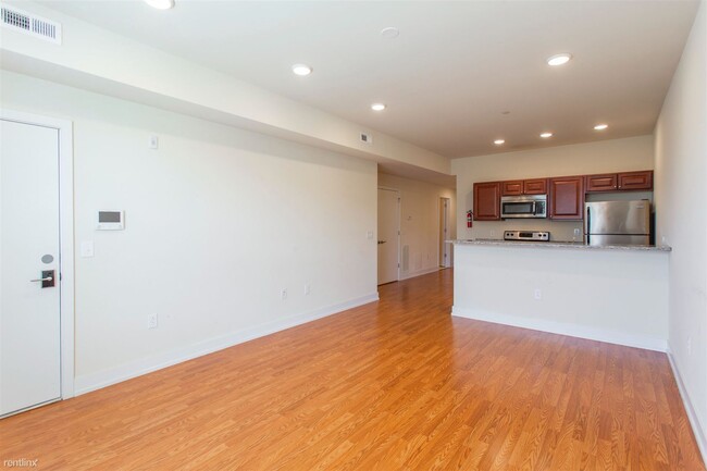 Building Photo - 2 br, 1 bath Triplex - 1405 N SYDENHAM ST ...