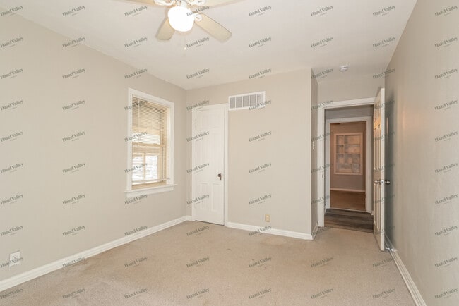 Building Photo - 180 Lemay Gardens Dr