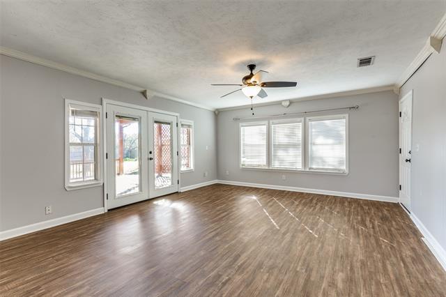 Building Photo - 301 S Weatherford St