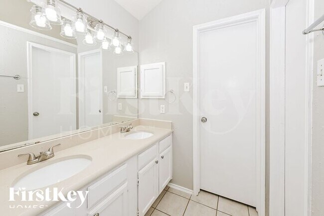 Building Photo - 3009 Walnut Springs Dr