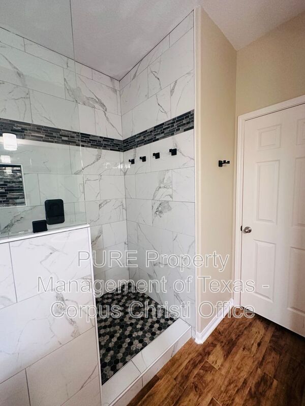 Building Photo - 6017 Tapestry Dr
