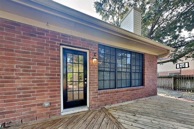 Building Photo - 6 E Summer Storm Cir