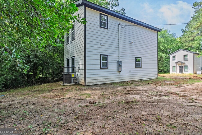 Building Photo - 115 Emily St