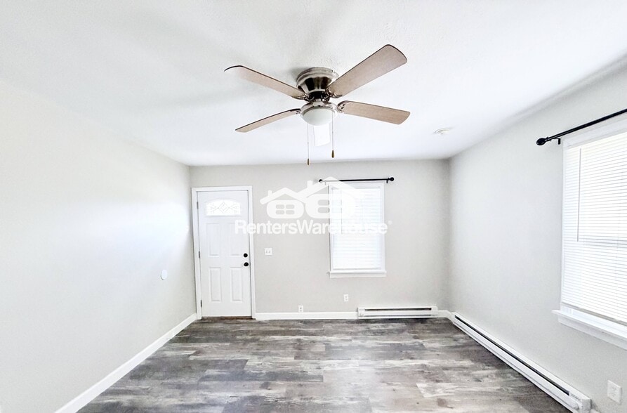 Building Photo - 510 N 6th Ave E