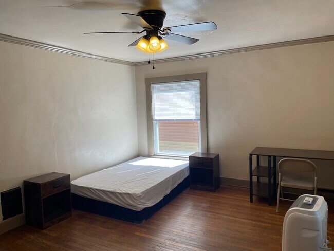 Bedroom 2 UP - 8 Park Pl