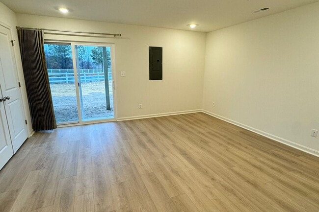 Building Photo - 2543 Westwind Blvd