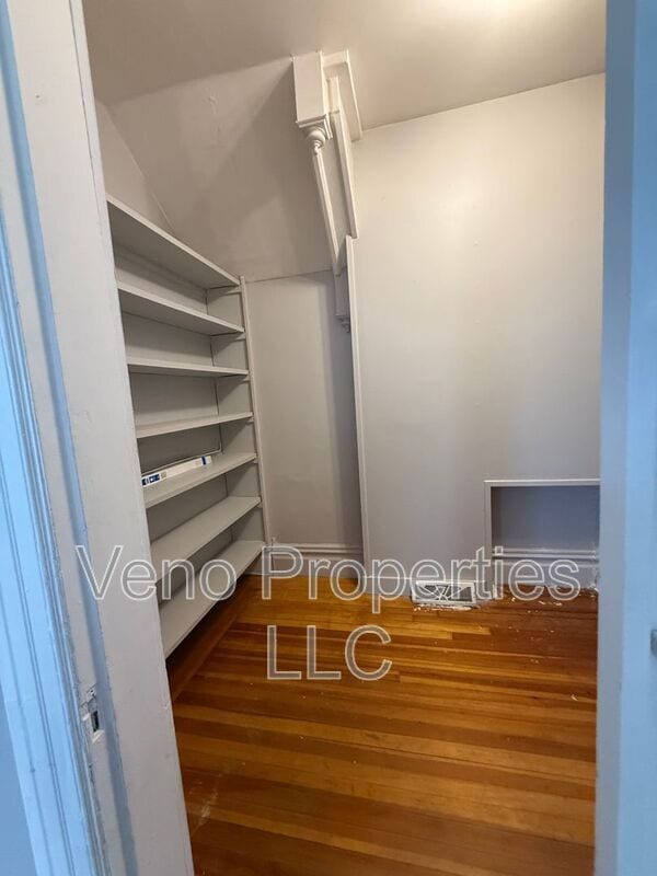 Building Photo - 1075 Park Ave