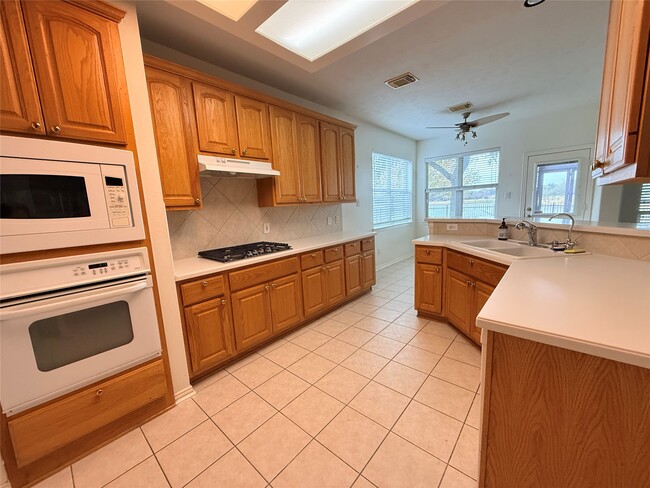 Building Photo - 1528 Mesa Verde Dr