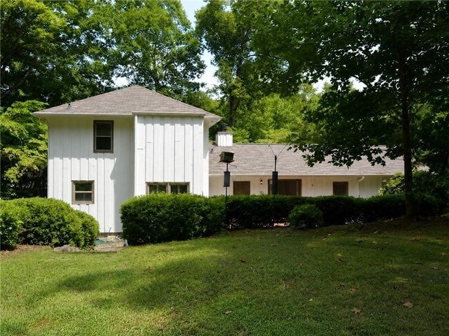 Building Photo - 3470 Clubland Dr