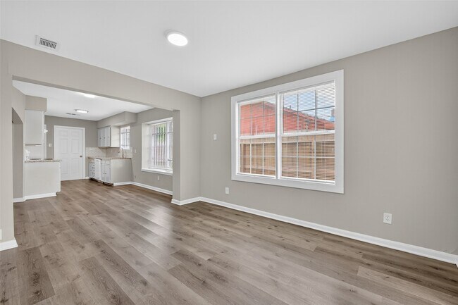 Building Photo - 5243 Wickview Ln