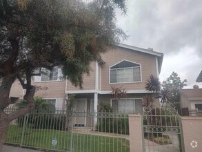 Building Photo - 4111 Poplar St