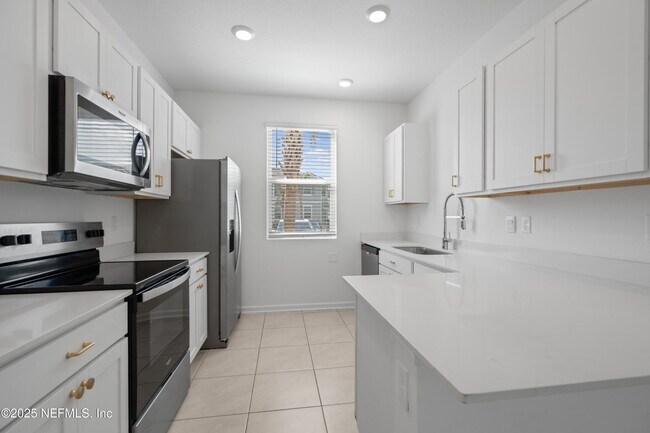 Building Photo - 40 Crisanto Rd