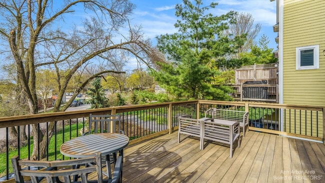 Building Photo - 203 W Summit St