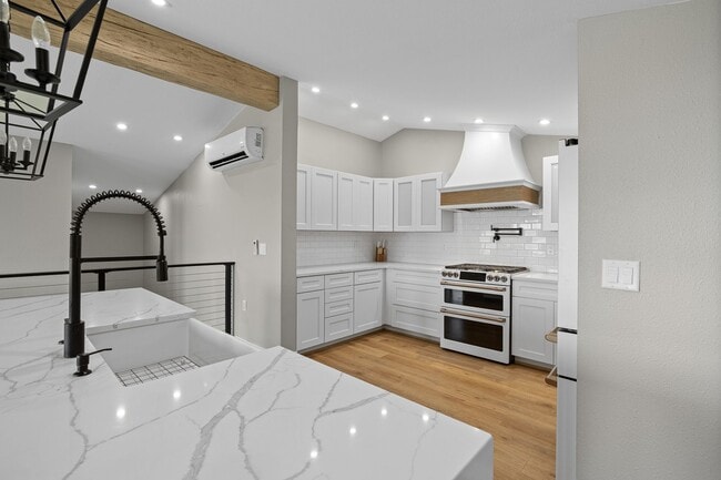 Building Photo - 4 BED | 2 BATH | BARNDOMINIUM | HOT SPRING...