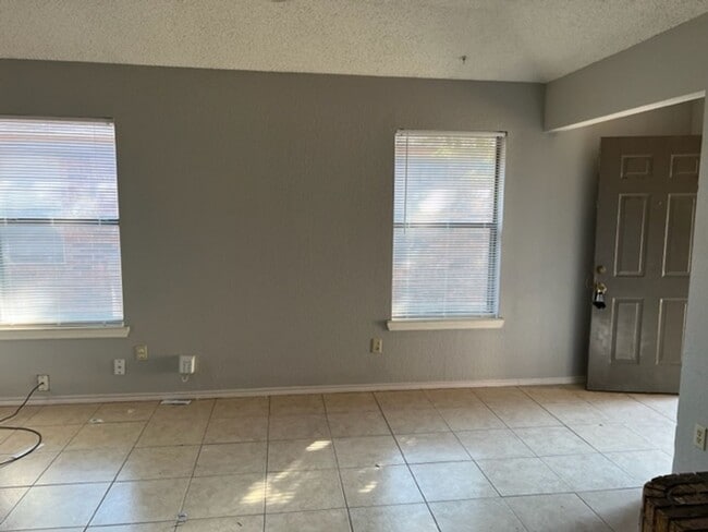 Building Photo - 1712 San Rafael St