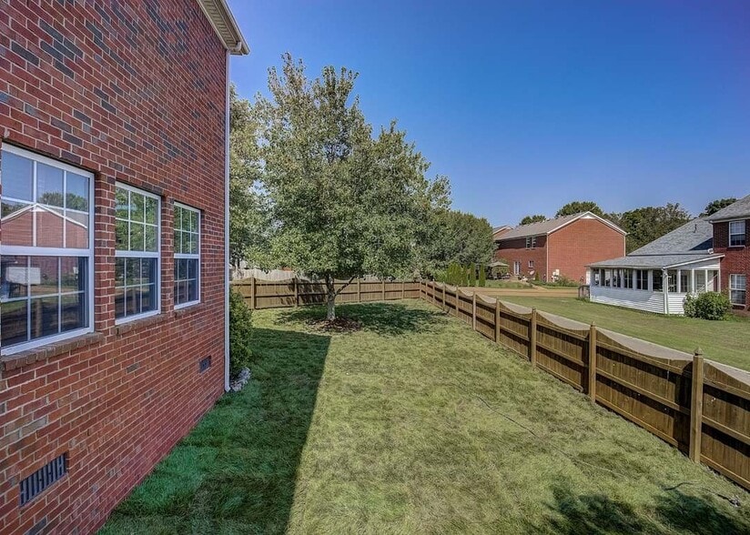 Building Photo - 1304 Fenner Ct