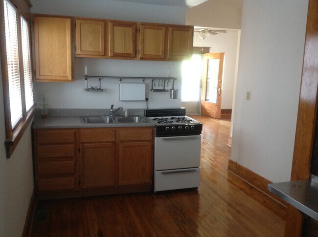 Building Photo - 2417 Woodland Ave