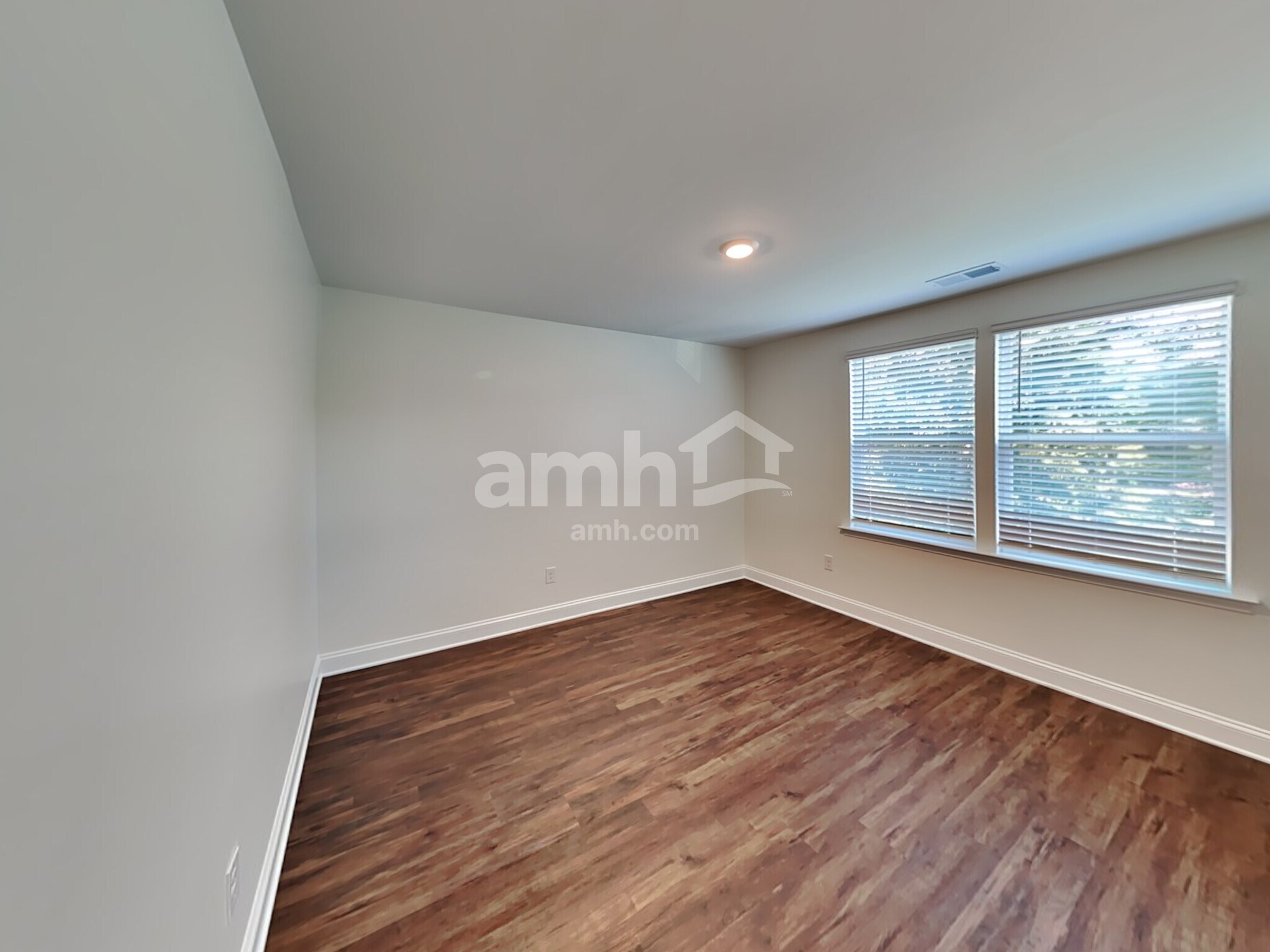 Building Photo - 542 Rivermist Dr
