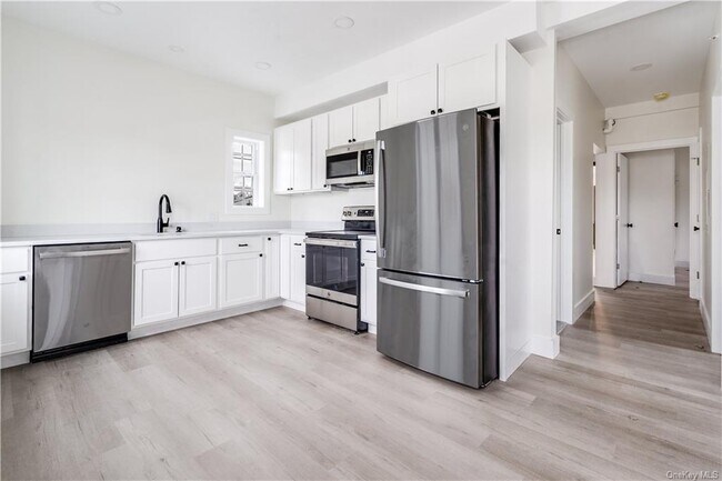 Building Photo - 202 Hooker Ave