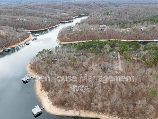 Building Photo - 8984 Falls Hollow Rd