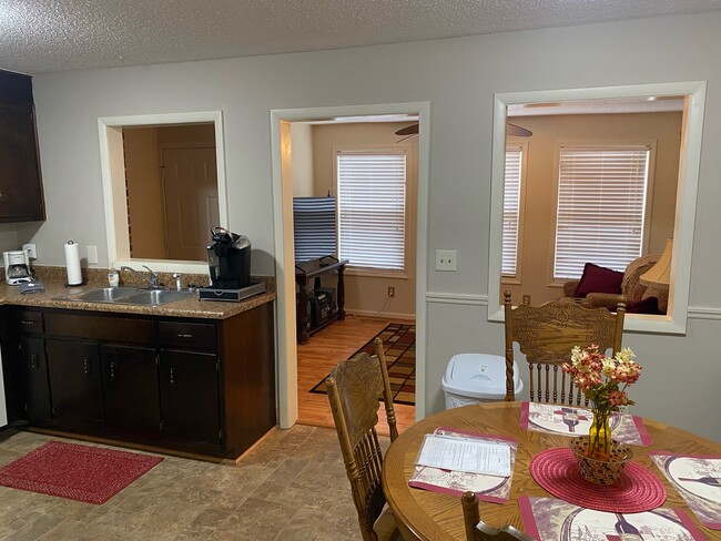 Building Photo - 203 Opal Ln