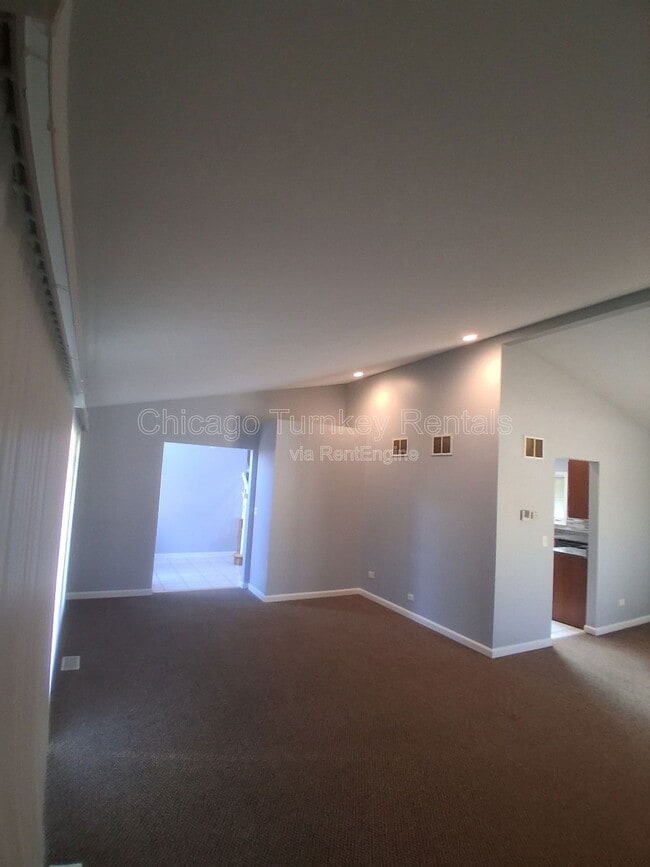 Building Photo - 1204 E 166th Pl
