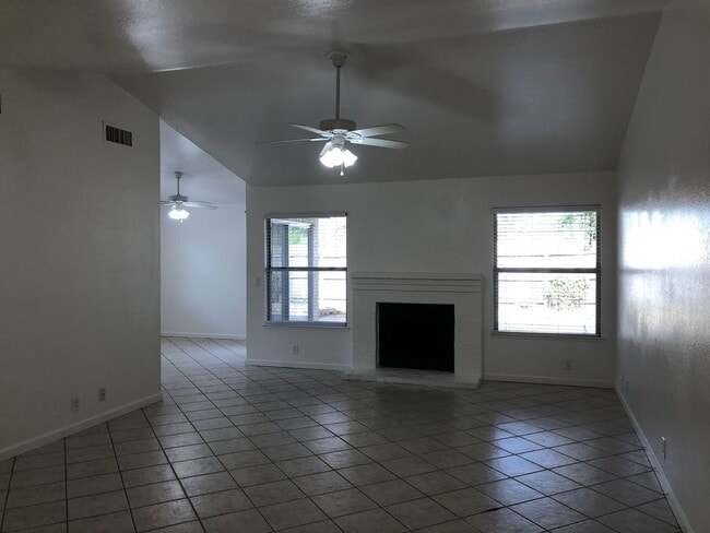 Building Photo - 3-Bed, 2-Bath Single-Family Home (Lease as...