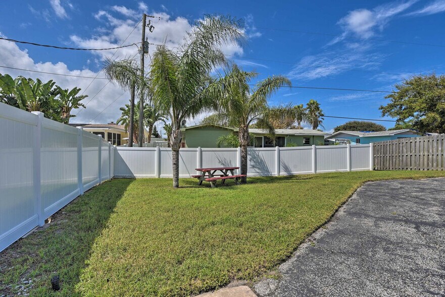 Building Photo - 726 Alden Dr