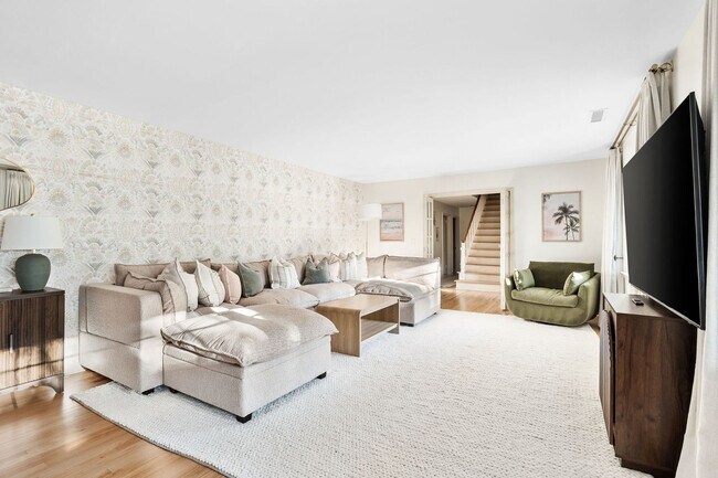 Building Photo - 1790 Wilshire Dr