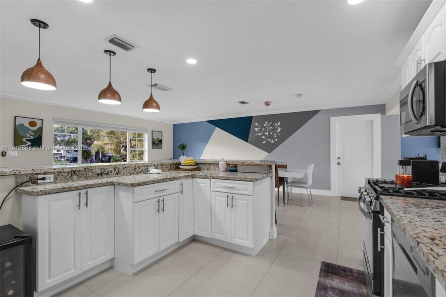 Building Photo - 1815 SW 85th Ct