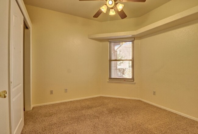 Building Photo - 2305 Santo Domingo Ave