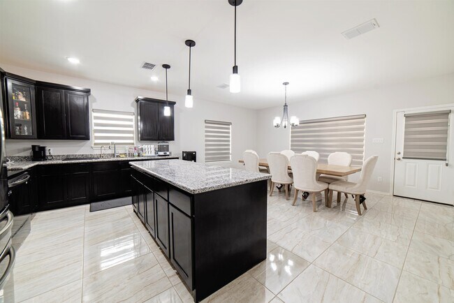 Building Photo - 5405 Jersey Dr