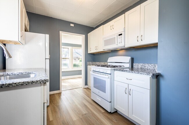 Building Photo - Spacious 2 bedroom/1 bathroom House in Council Bluffs, IA